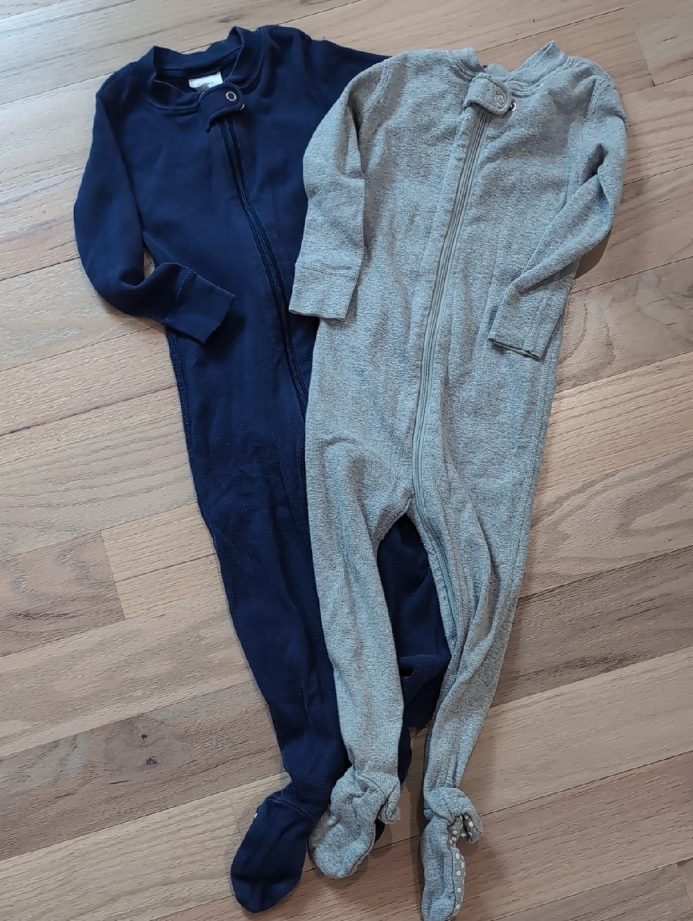 Hanna Andersson Navy and Gray Footed Zipper One-Piece Sleepers